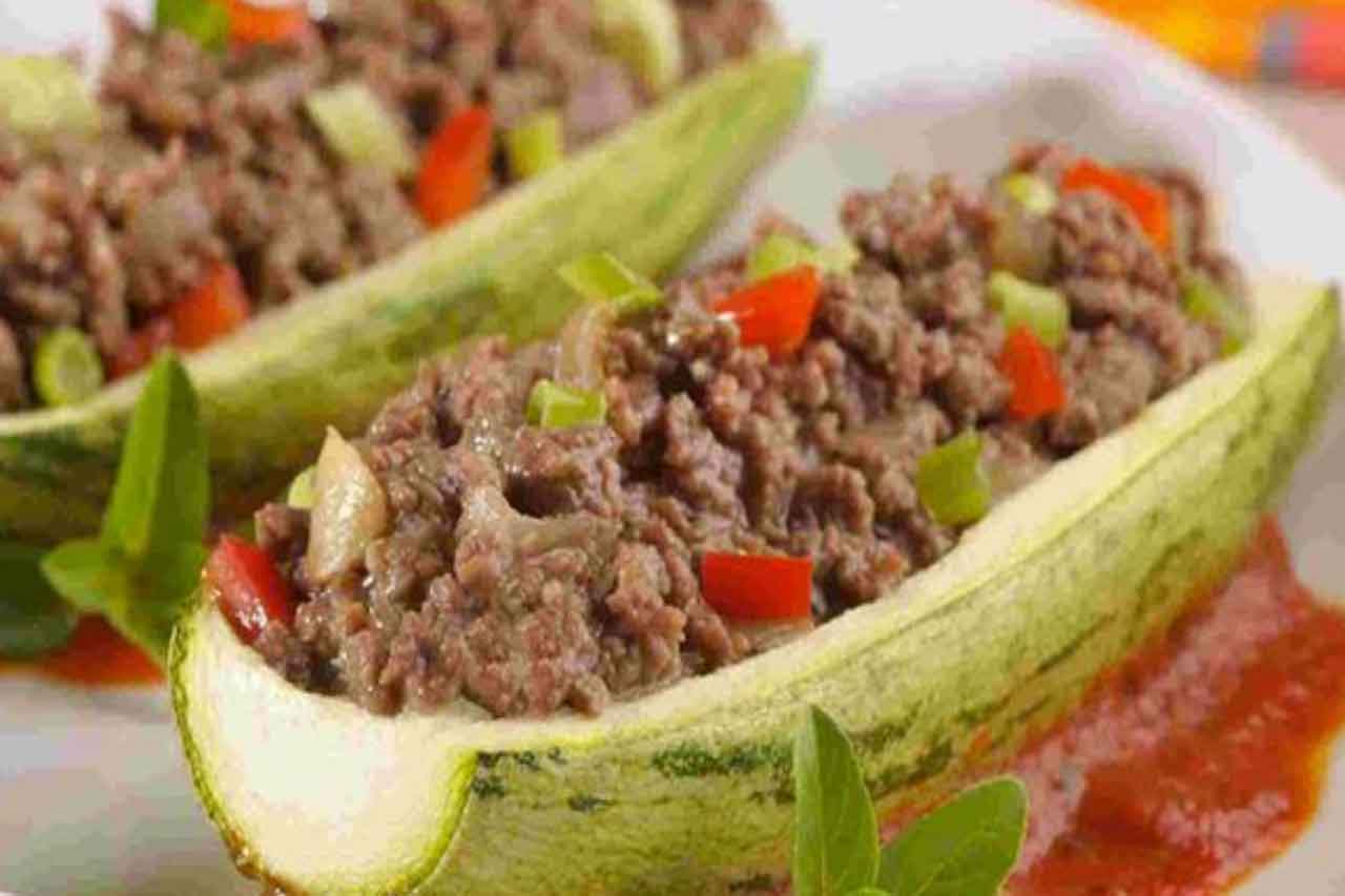 Abobrinha Recheada com Carne Moída