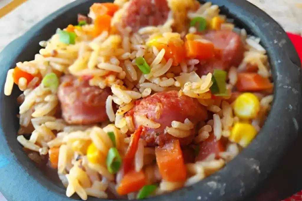 Arroz de Linguiça: Sua Janta Saborosa e Rápida