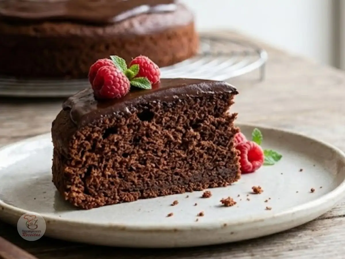 Bolo de Chocolate Low Carb: A receita fofinha que não leva farinha e mata a vontade de doce