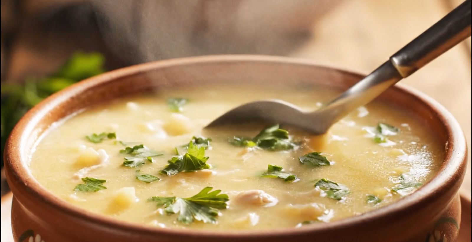 Caldo de Mandioquinha com Frango: O Conforto Que Sabe a Infância e Aquece a Alma