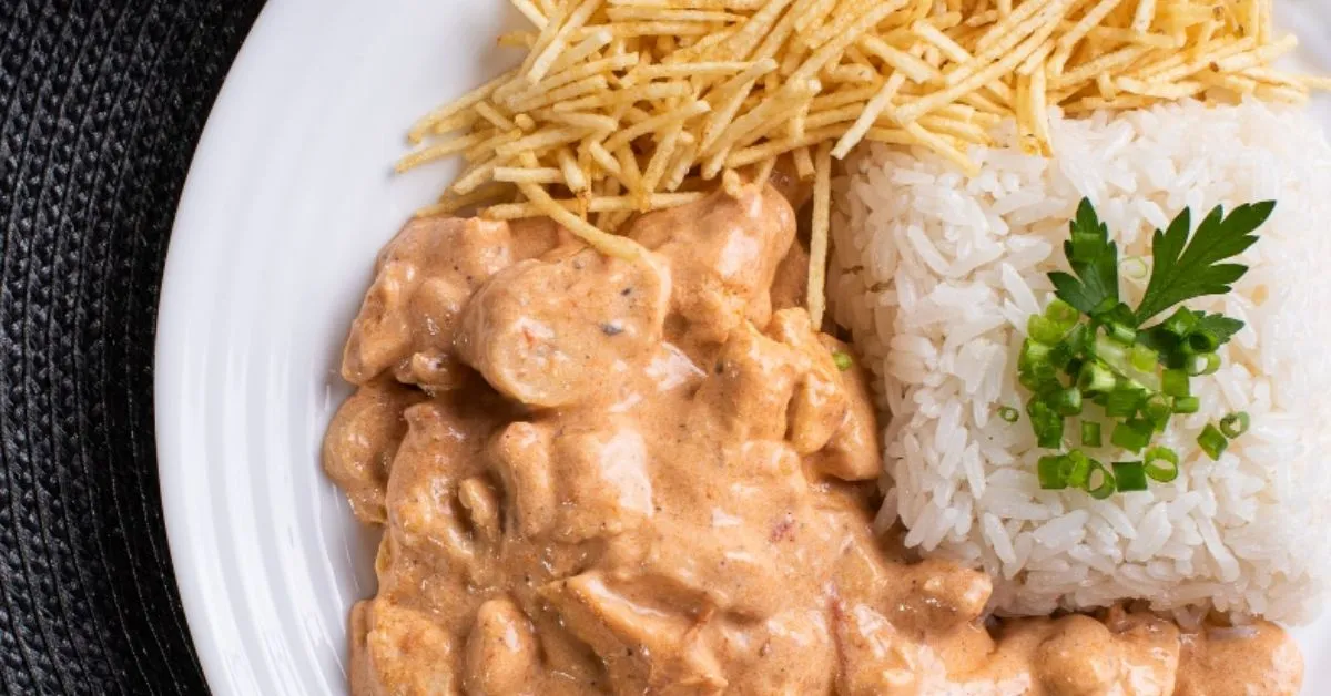 Strogonofe de Carne Super Cremoso: O passo a passo para a carne ficar macia e o molho irresistível