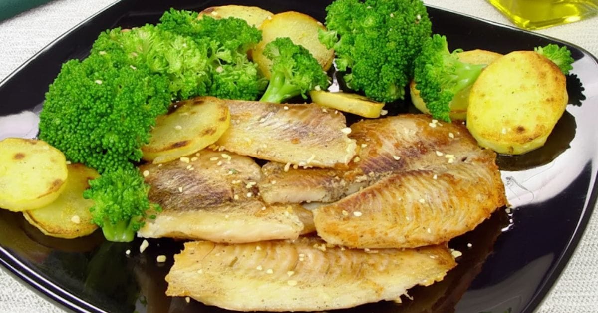 Peixe Assado com Batatas: O segredo para o filé ficar suculento e bem temperado