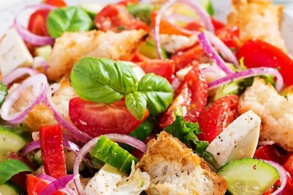 Panzanella: A Salada Italiana que Vai Conquistar Seu Paladar
