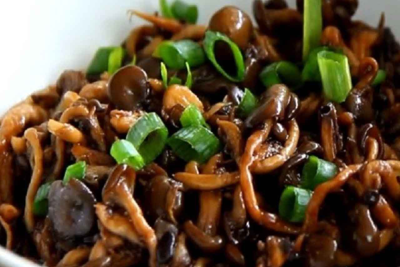 Shimeji na Manteiga com Shoyu e Cebolinha